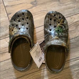 NWT Crocs in Realtree Edge print